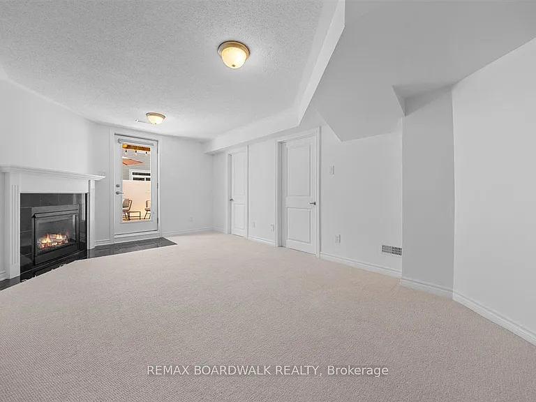 446 Meadowbreeze Dr — Photo 21