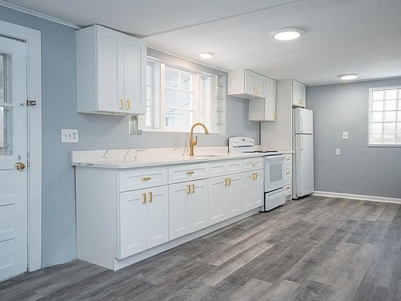 4th image of 15 Johnson Ln APT 1