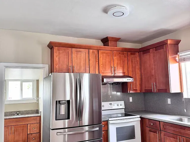 887 Oak St #A — Photo 1