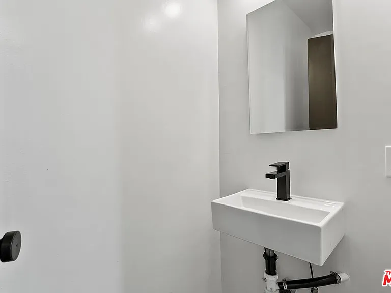 4444 Don Felipe Dr — Photo 24