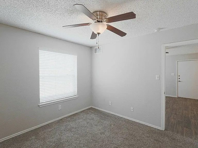 City Crest Apartments — Photo 57