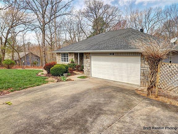 3rd image of 6 Overton Ln