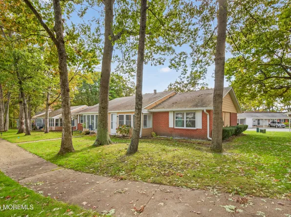 72F Dorchester Drive, Lakewood, NJ 08701