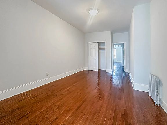 2nd image of 507 Henry St APT 4R