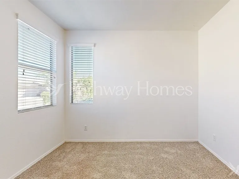 8718 N 57th Ln — Photo 14