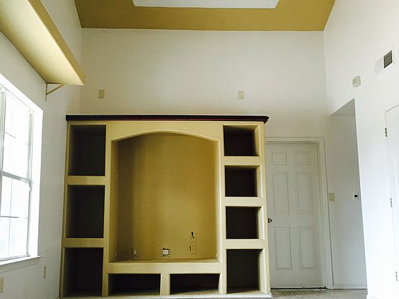 4th image of 14528 Valentin Dr