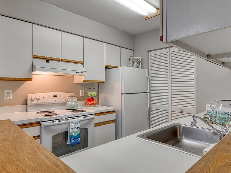 Waterman's Crossing Apartments — Photo 25