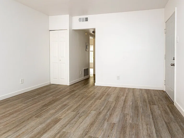 Parkvue Flats — Photo 5