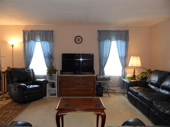 4th image of 7789 Oakridge Ct