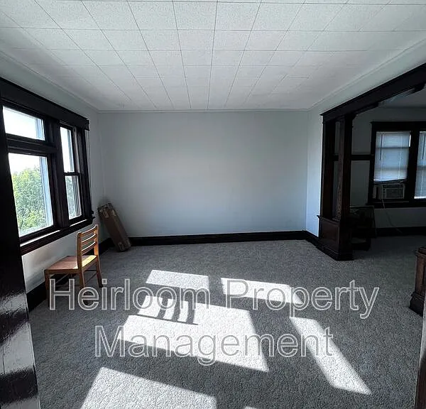 17 E 6th St #2 — Photo 9