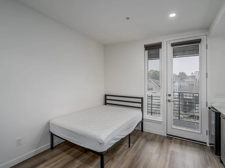 Greta Apartments | Private Kitchen Studio near UW — Photo 23