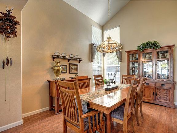 2nd image of 384 Farmington Cir