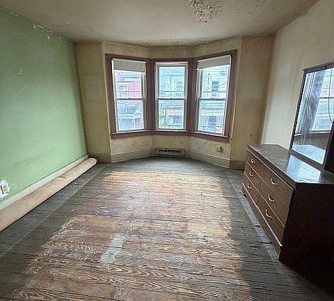4th image of 144 S Pearl St