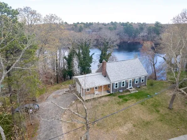 121 Ninigret Ave, Mashpee, MA 02649