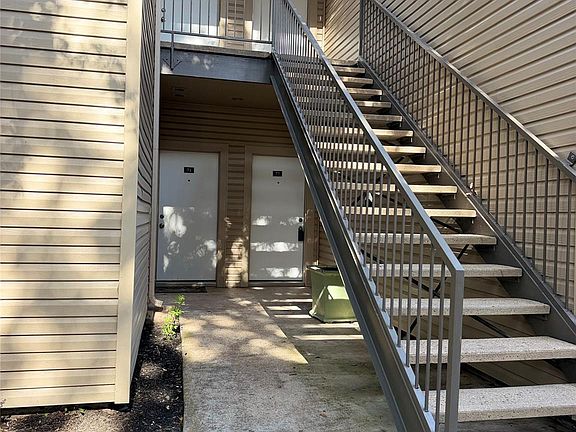 4th image of 9707 Richmond Ave APT 77