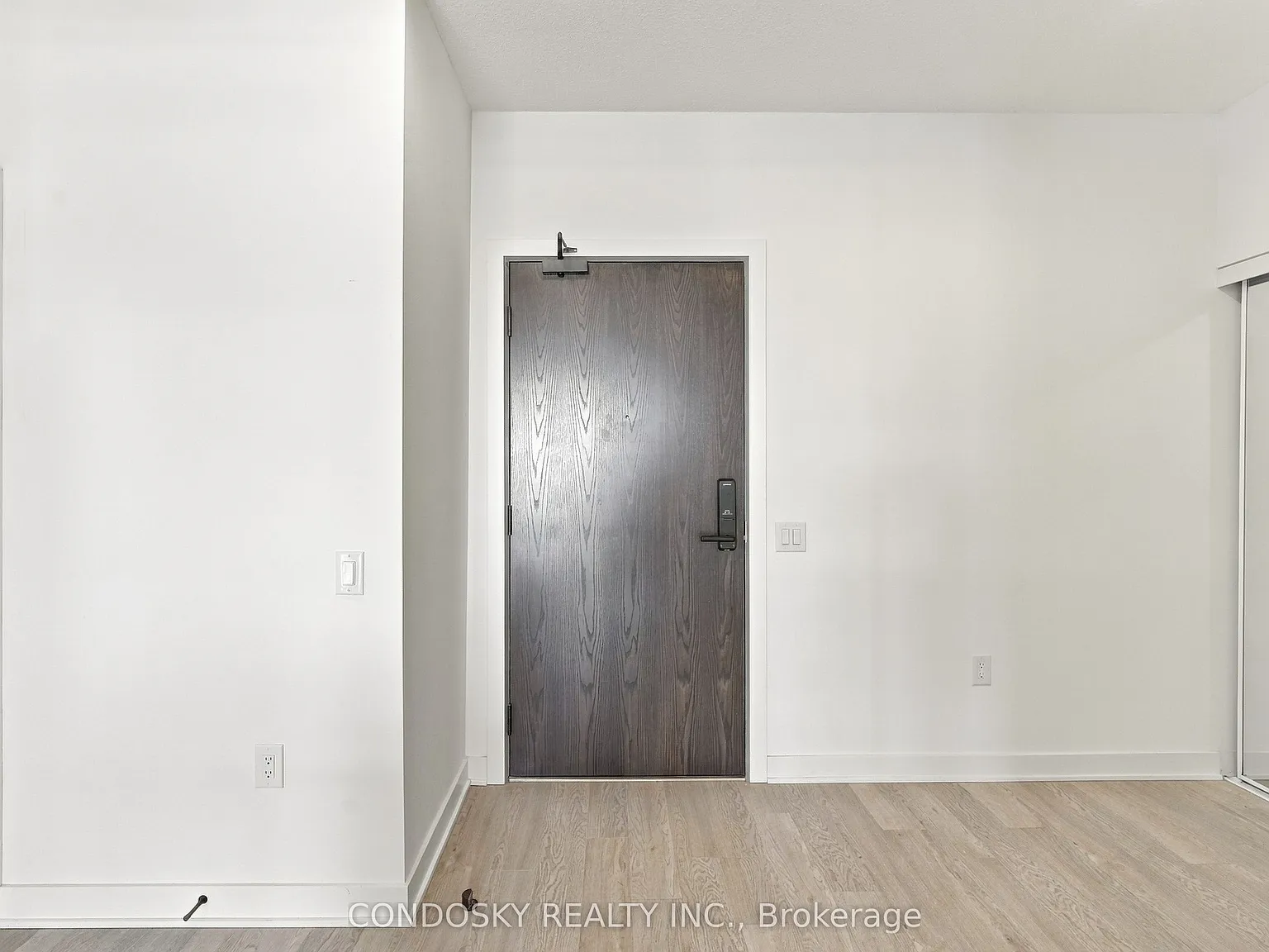 2782 Barton St E — Photo 3