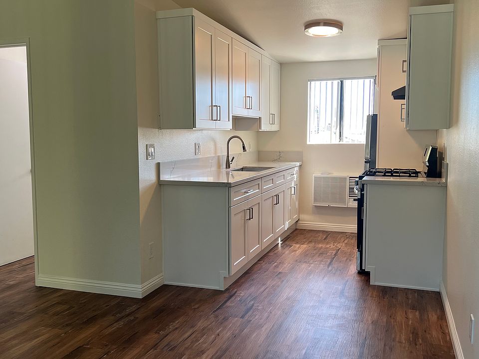 1st image of 7424 Radford Ave APT 208