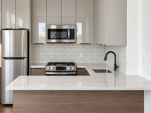 3rd image of 7-15 School St #2