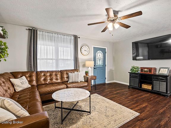 3rd image of 823 Webb Ln