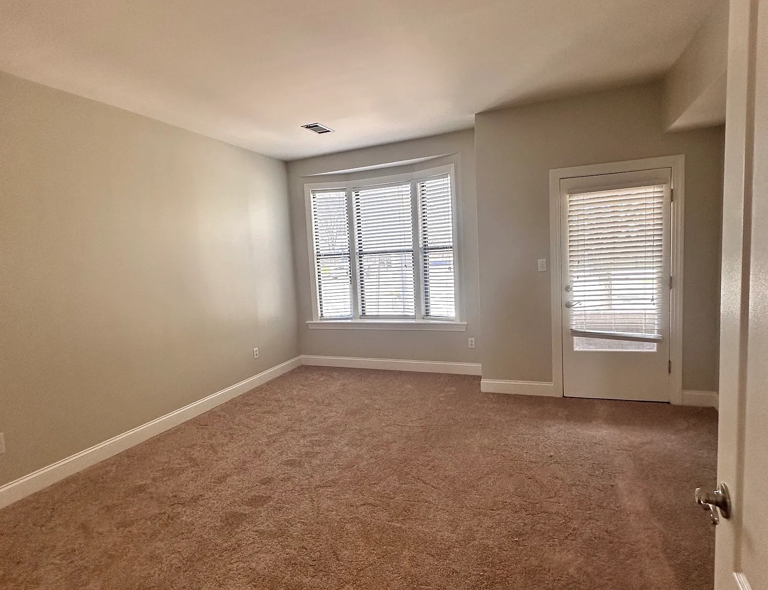 324 Lindsay Street — Photo 3