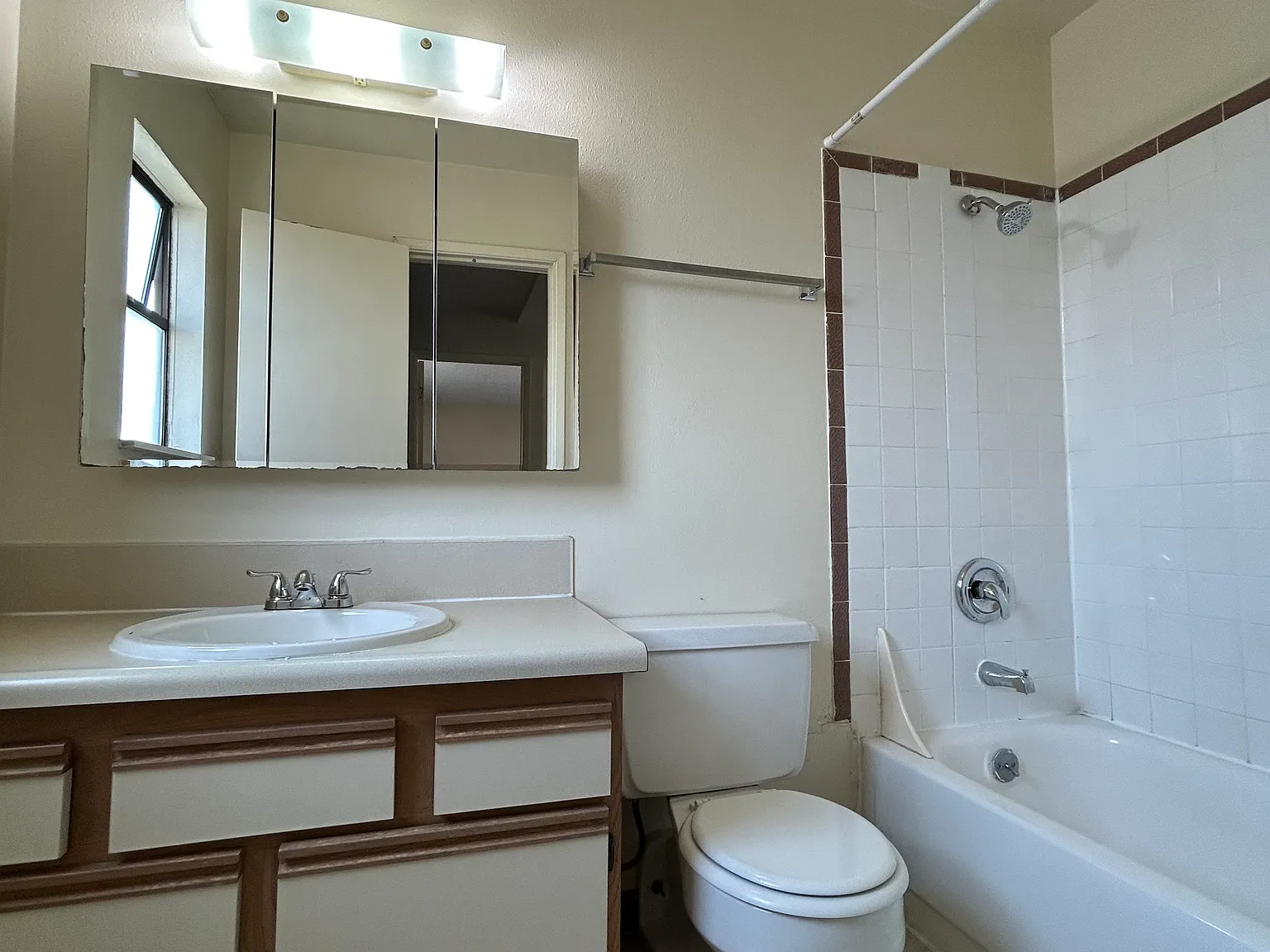 2 bed, 740 sqft, $1,800 — Photo 4