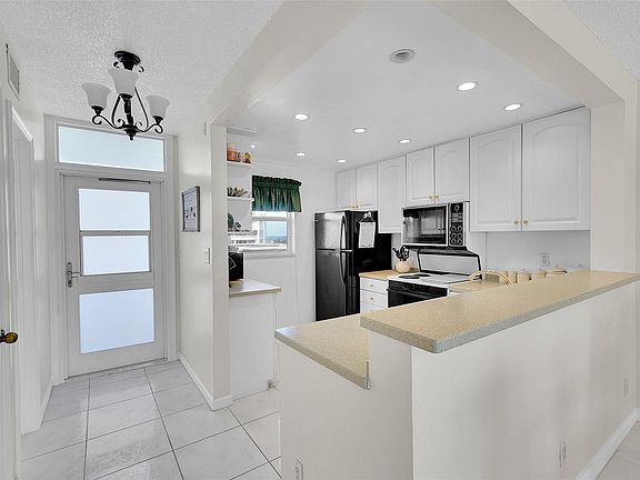 5th image of 1770 S Ocean Boulevard #604