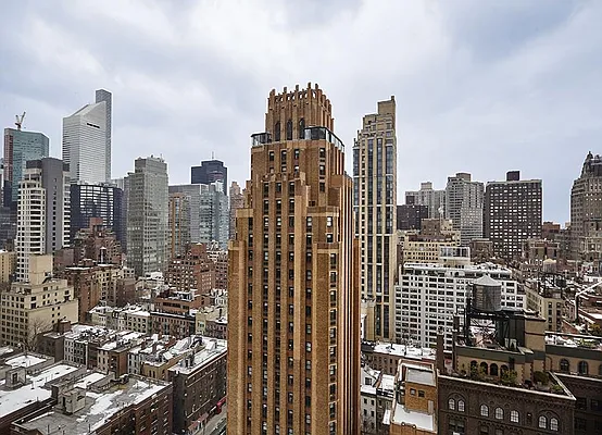 Sold by Warburg | media 4