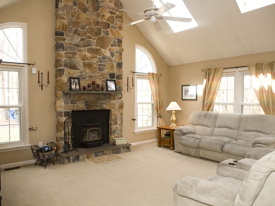 1st image of 150 Woodmont Dr