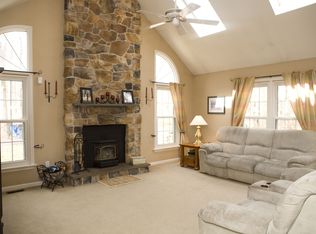 150 Woodmont Dr, Pottstown, PA 19465