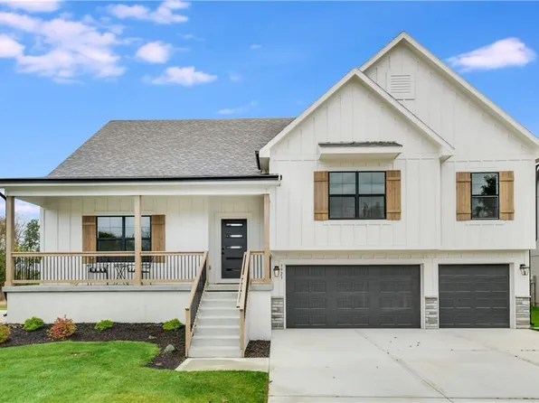 3923 SE Valley Forge Dr, Blue Springs, MO 64014