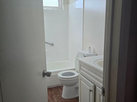 5th image of 1515 W 103rd St APT 2
