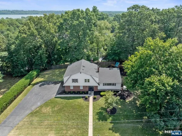 645 Debchar Ct, River Vale, NJ 07675