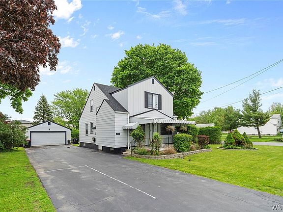 4th image of 372 Aurora St