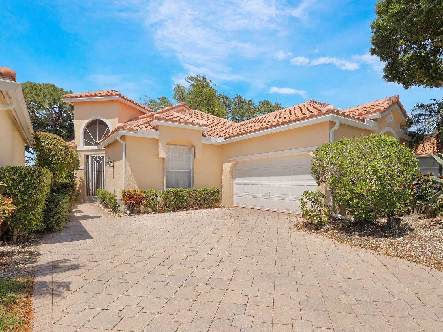 3 bed, 2.5 bath, 2146 sqft, $3,900 — Photo 3