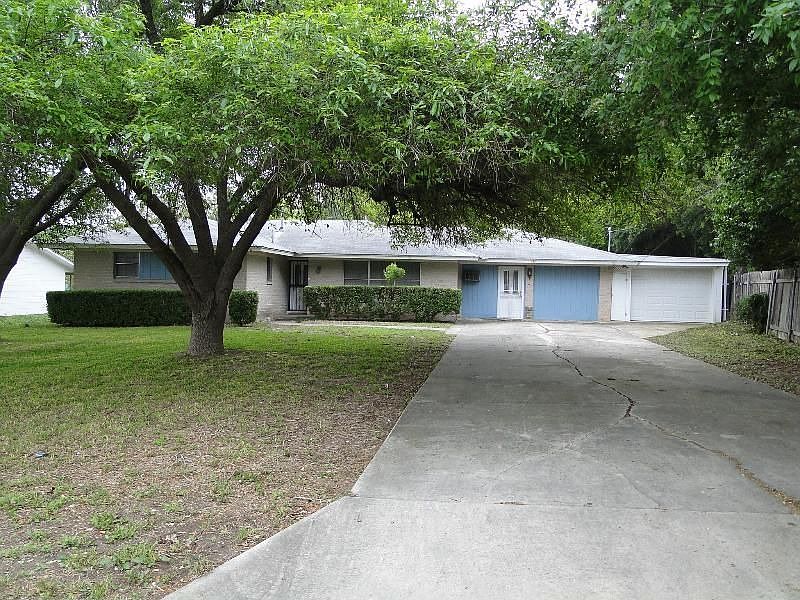 1st image of 943 Zachry Dr