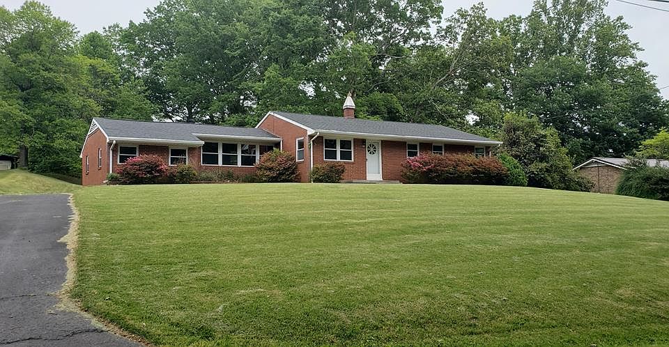 1st image of 214 Rosewood Ave