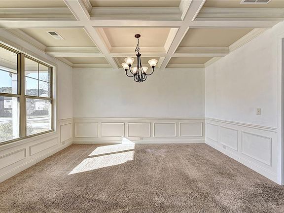 5th image of 575 Woodburn Ln