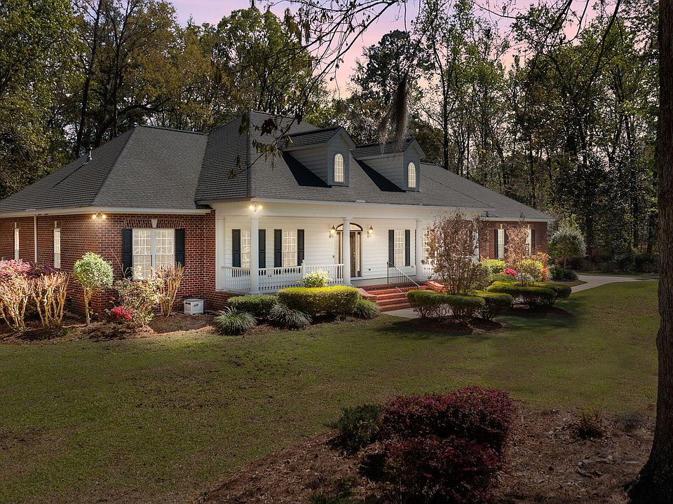 1st image of 301 Woodland Dr