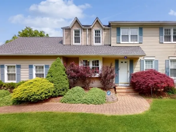 19 Fox Chase Run, Branchburg Twp., NJ 08876