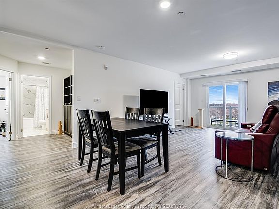 2nd image of 1675 Banwell Rd #402