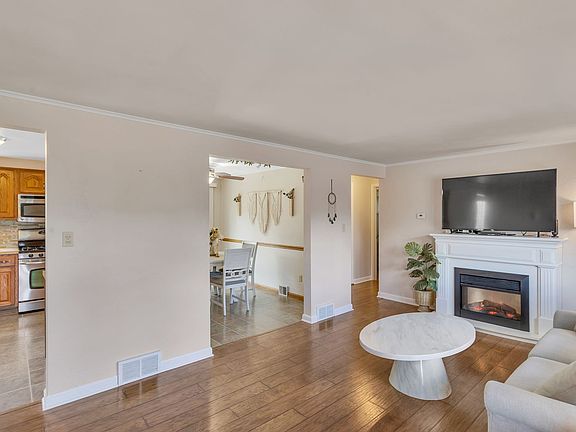 4th image of 414 Audrey Dr