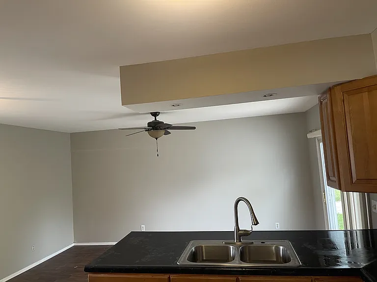 3318 W Jolly Rd — Photo 6