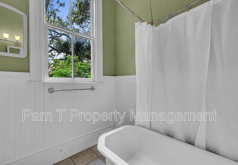 201 W 37th St #MAIN HOUSE — Photo 37