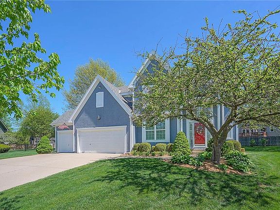 3rd image of 15223 Woodson Ln