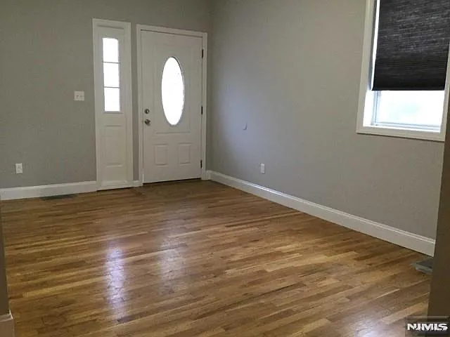 3 bed, 1200 sqft, $2,950 — Photo 2