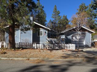 444 San Bernardino Dr, Sugarloaf, CA 92386