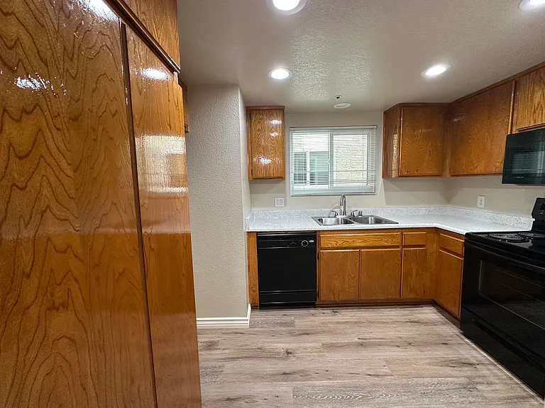 Tamarack Gardens Apartments — Photo 13
