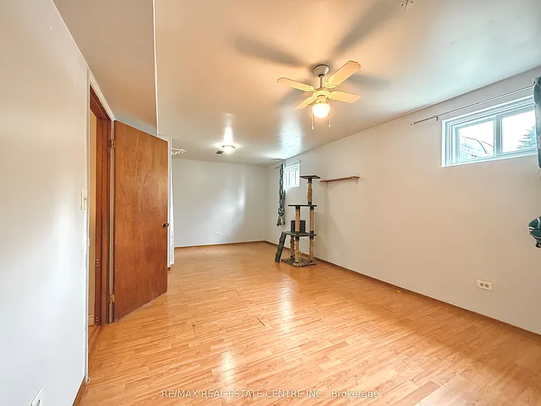628 Main St E — Photo 14