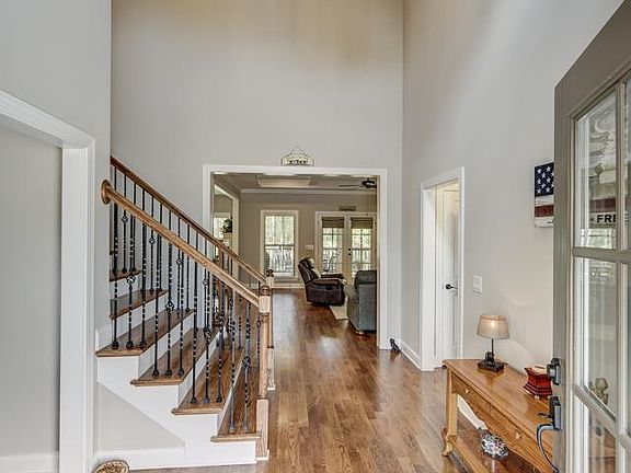 3rd image of 1035 Luxborough Dr