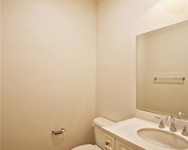 683 Huron Pl — Photo 5